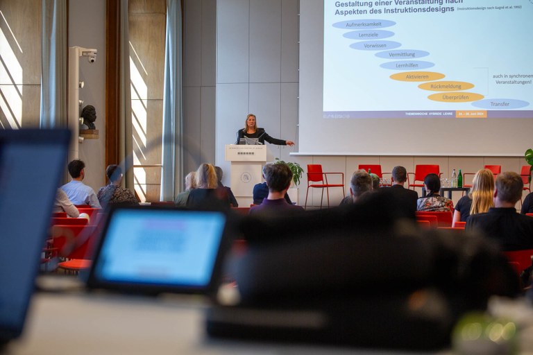 hybride_lehre_eröffnung_senatssaal_24.06.2024_stefan_klenke-0847.jpg