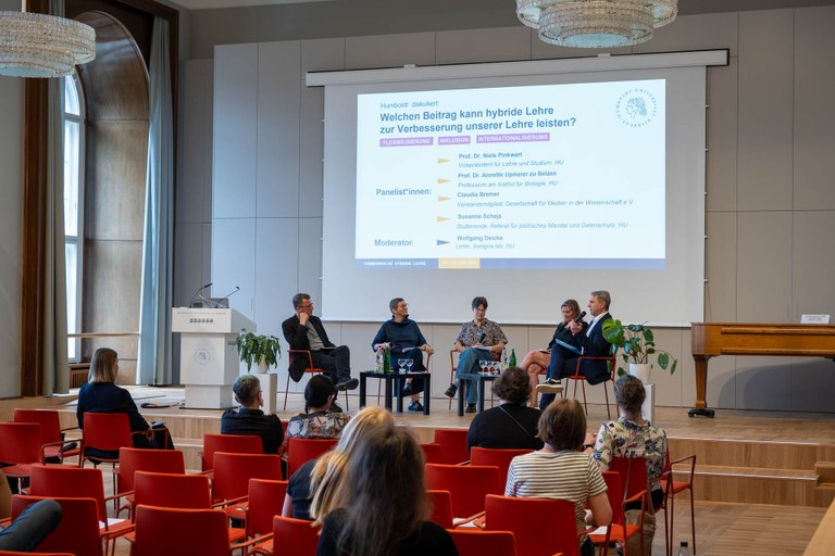 hybride_lehre_eröffnung_senatssaal_24.06.2024_stefan_klenke-5440.jpg